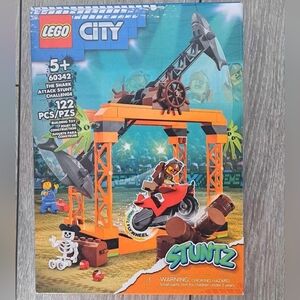 Brand New LEGO City 60342; The Shark Attack Stunt Challenge.